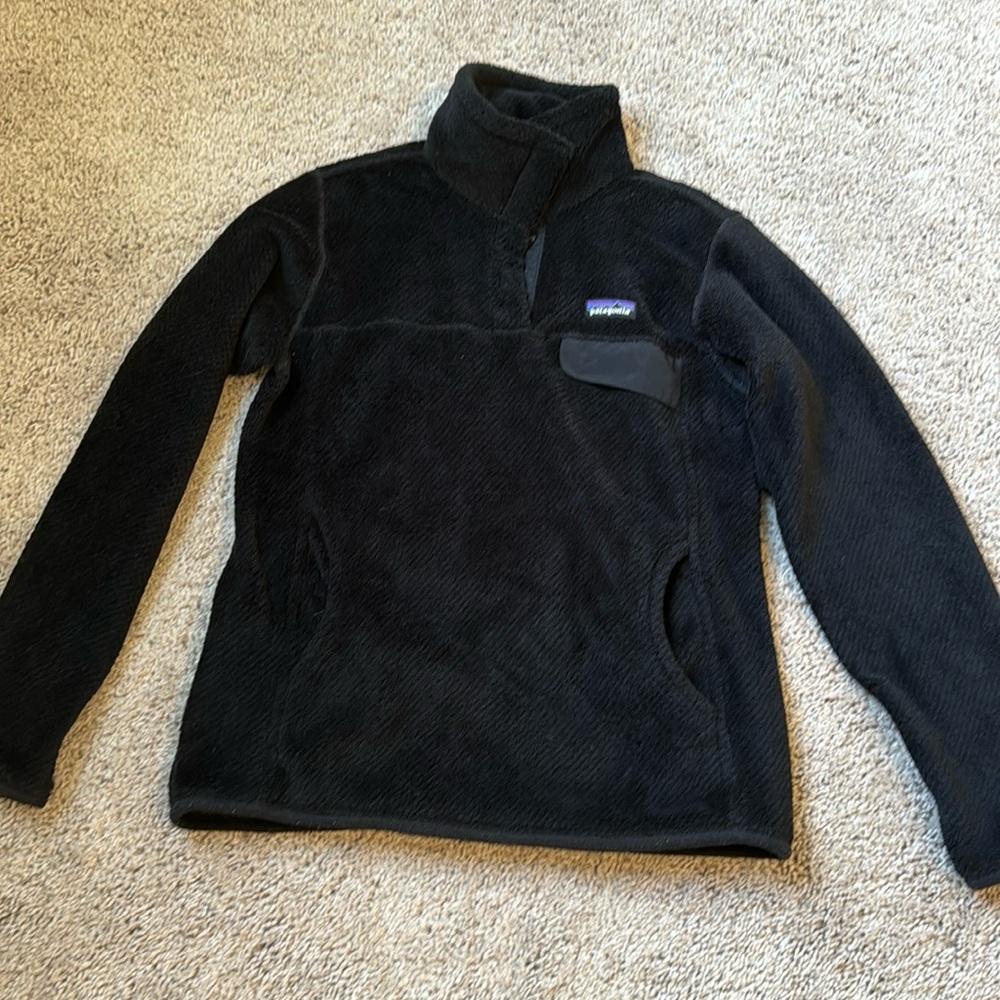 Women’s Patagonia black re-tool half snap pullover